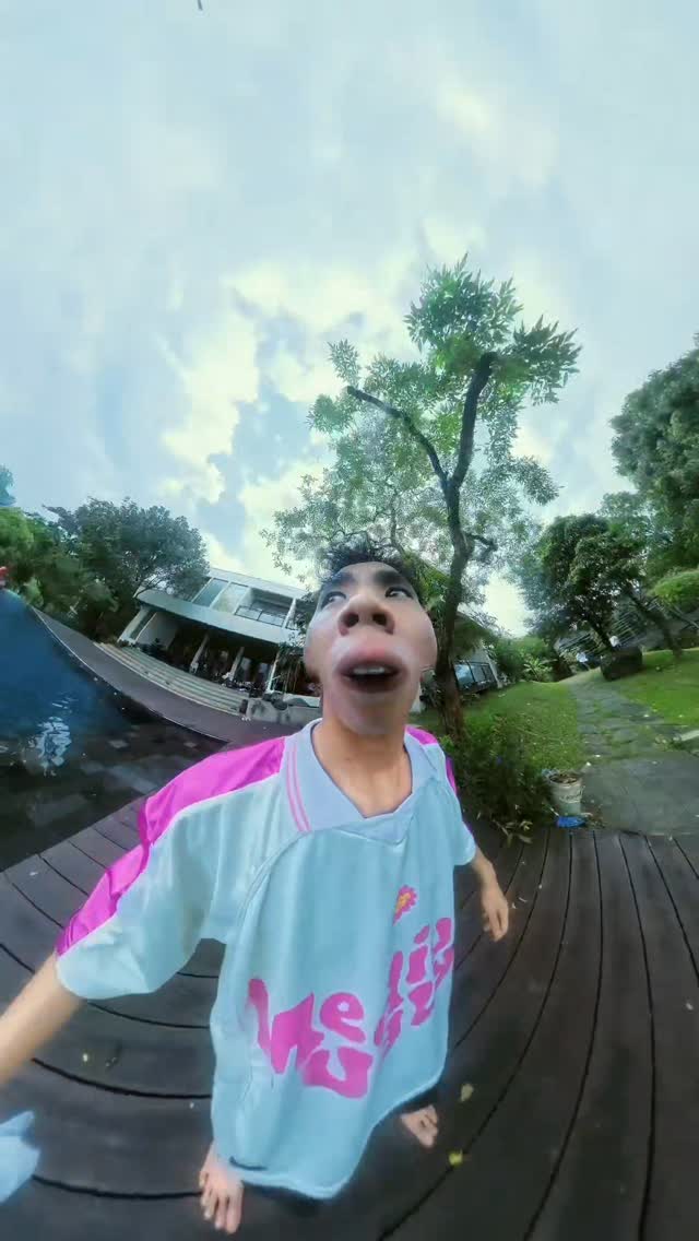 Bubblegum jersey, maximum attitude. Medium Ugly Instagram lookbook photo